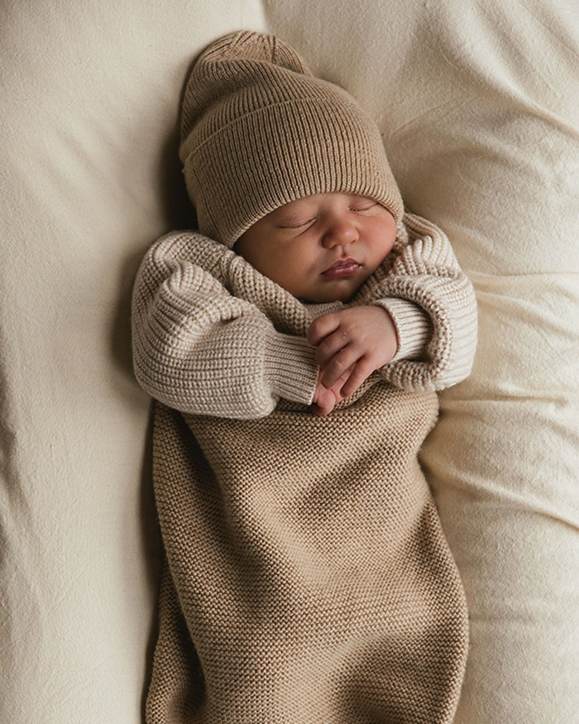 Hvid Beanie Fonzie NEWBORN Sand