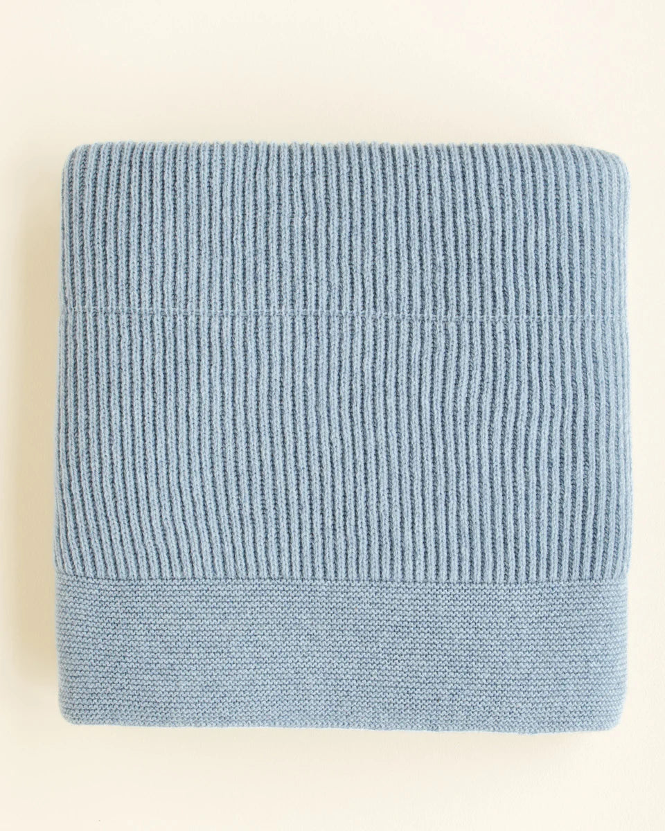 Hvid blanket Gaston frost blue (100 X 140 CM)