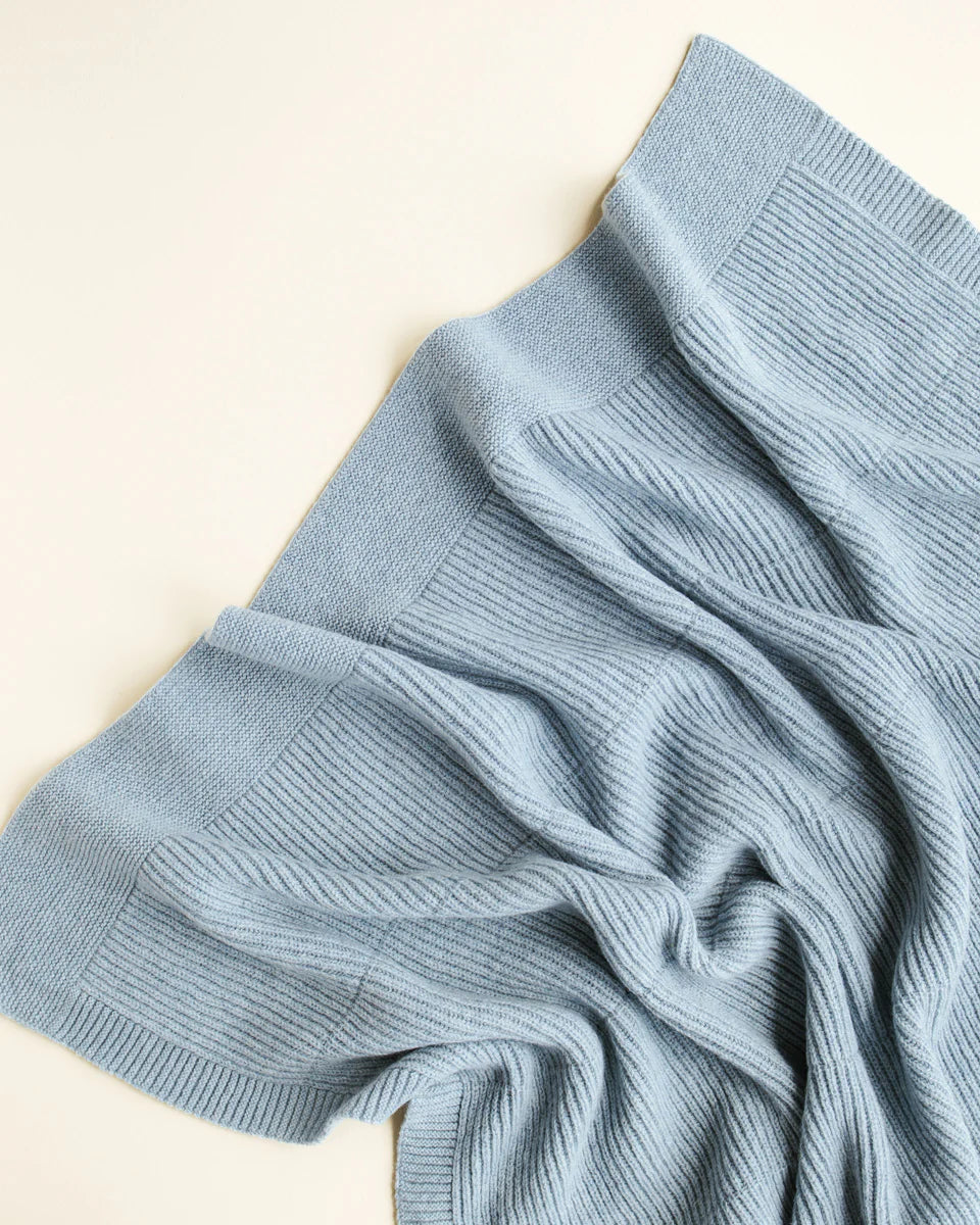 Hvid blanket Gaston frost blue (100 X 140 CM)
