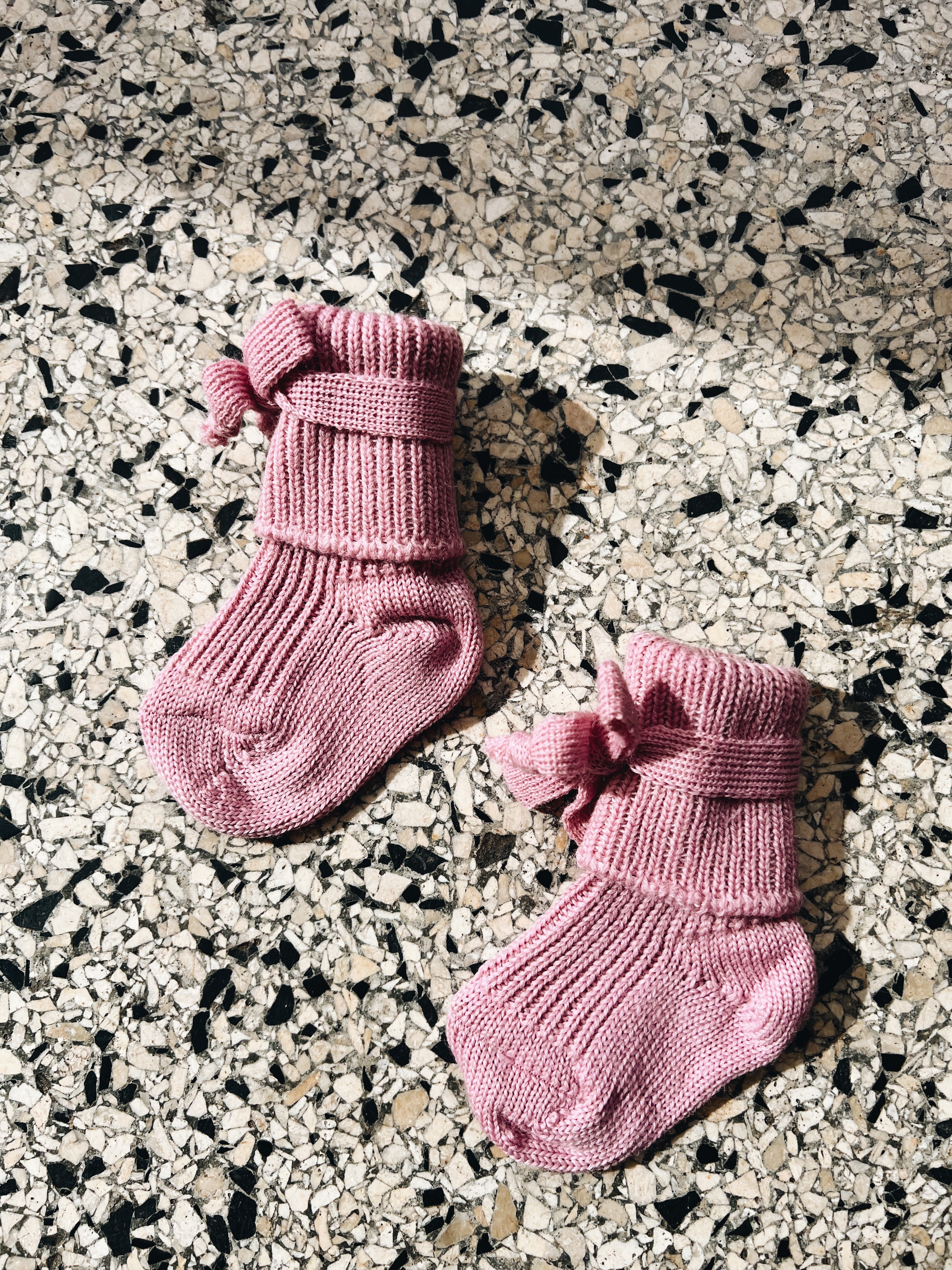 Hirsch natur wollen baby strik sokje roze