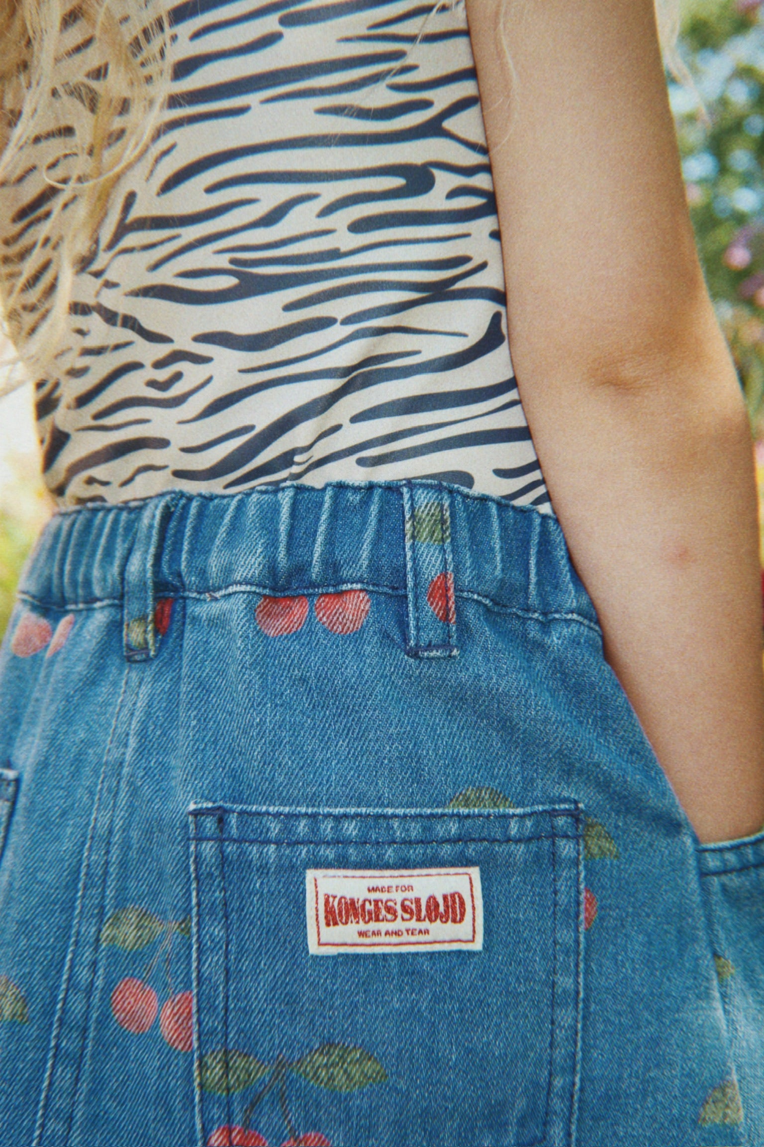 Konges Slojd MAGOT PRINTED SKIRT ma grande cerise denim