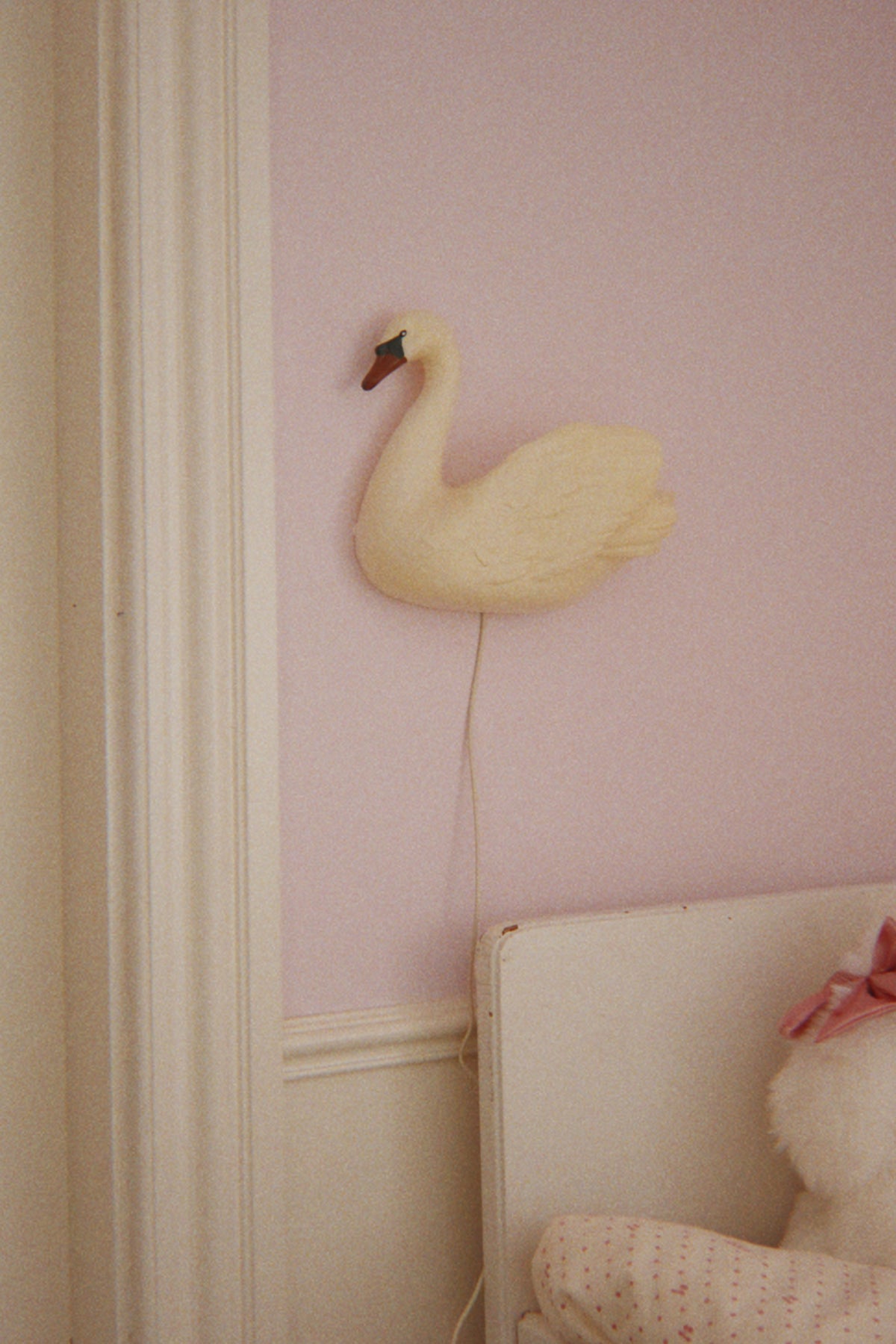 Konges Slojd SWAN WALL LAMP BEIGE